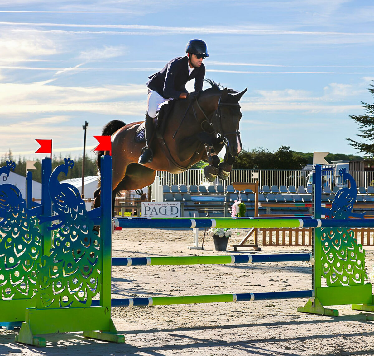 Philippe-Lafon-Cavalier-professionnel-Haras-de-Castellane-squared