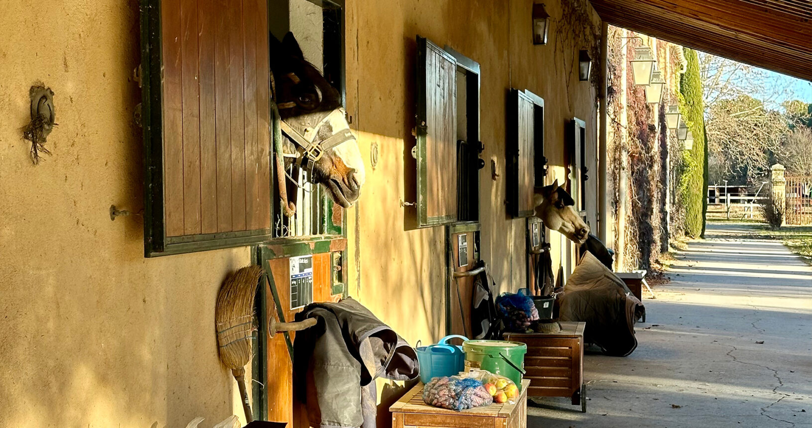 Extérieur des écuries au Haras de Castellane